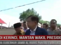 TIBA DI KERINCI, MANTAN WAKIL PRESIDEN JUSUF KALLA BERSAMA GUBERNUR JAMBI AL HARIS PANTAU EVAKUASI