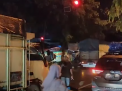 AKIBAT TRAFFIC LIGHT DI SAROLANGUN RUSAK, PENGENDARA TRUCK ALAMI KECELAKAAN HINGGA RINGSEK