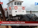 TONGKANG ANGKUT BATU BARA HANTAM DERMAGA TELUK BUAN