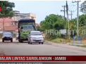 JALAN LINTAS SAROLANGUN JAMBI BERLUBANG DAN RUSAK PARAH