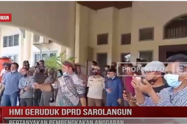 HMI GERUDUK DPRD SAROLANGUN PERTANYAKAN PEMBENGKAKAN ANGGARAN