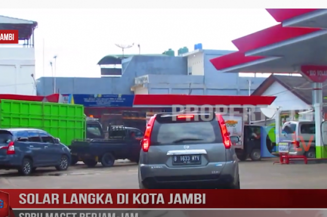 SOLAR LANGKA DI KOTA JAMBI SPBU MACET BERJAM JAM