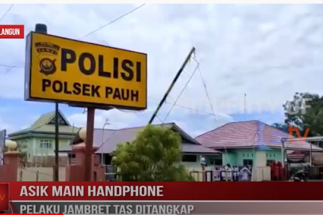 ASIK MAIN HANDPHONE PELAKU JAMBRET TAS DITANGKAP