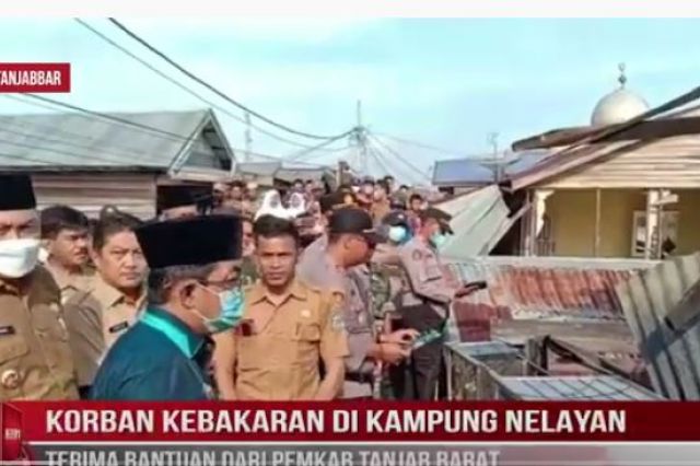 KORBAN KEBAKARAN DI KAMPUNG NELAYAN TERIMA BANTUAN DARI PEMKAB TANJAB BARAT