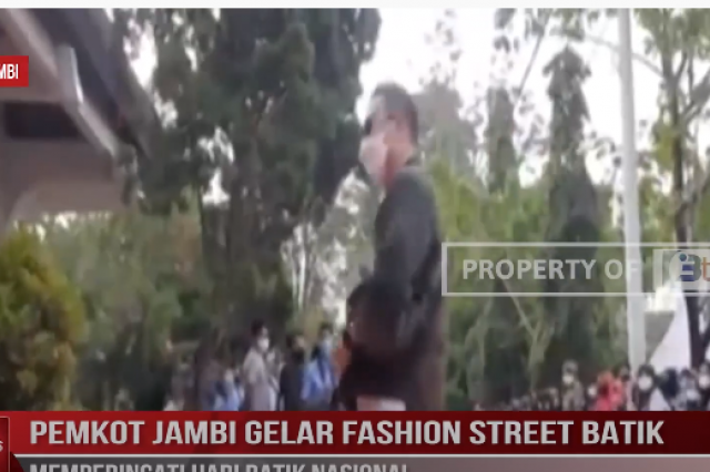 PEMKOT JAMBI GELAR FASHION STREET BATIK