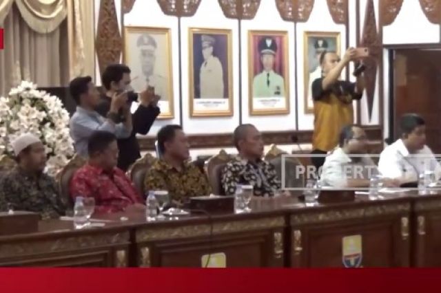 AUDIENSI FORUM RT SEKECAMATAN PAAL MERAH BERSAMA GUBERNUR