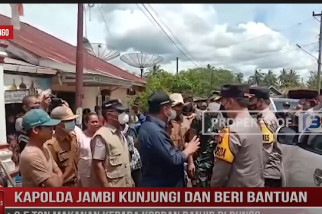 KAPOLDA JAMBI KUNJUNGI DAN BERI BANTUAN, 3,5 TON MAKANAN KEPADA KORBAN BANJIR DI BUNGO