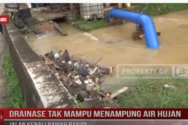 DRAINASE TAK MAMPU MENAMPUNG AIR HUJAN JALAN KENALI BAWAH BANJIR