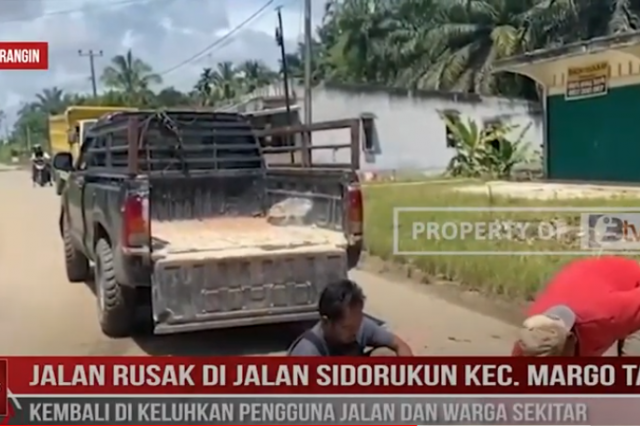 JALAN RUSAK DI JALAN SIDORUKUN KEC MARGO TABIR KEMBALI DI KELUHKAN PENGGUNA JALAN DAN WARGA SEKITAR