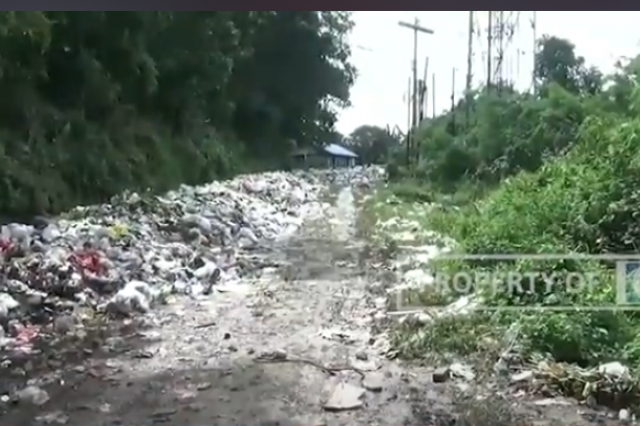 SAMPAH MENUMPUK TIMBULKAN BAU BUSUK, WARGA DESAK TPA KSM MENDALO SEJAHTERA DITUTUP