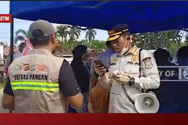 JELANG NATARU, SATGAS PANGAN TANJAB TIMUR BERSAMA BULOG KUALA TUNGKAL MELAKUKAN OPERASI PASAR