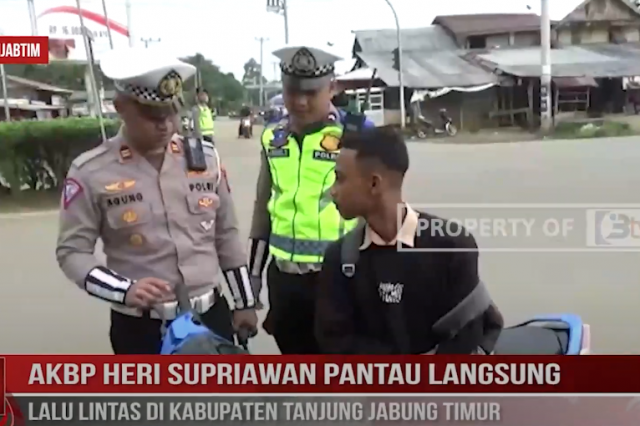 AKBP HERI SUPRIAWAN PANTAU LANGSUNG LALU LINTAS DI KABUPATEN TANJUNG JABUNG TIMUR