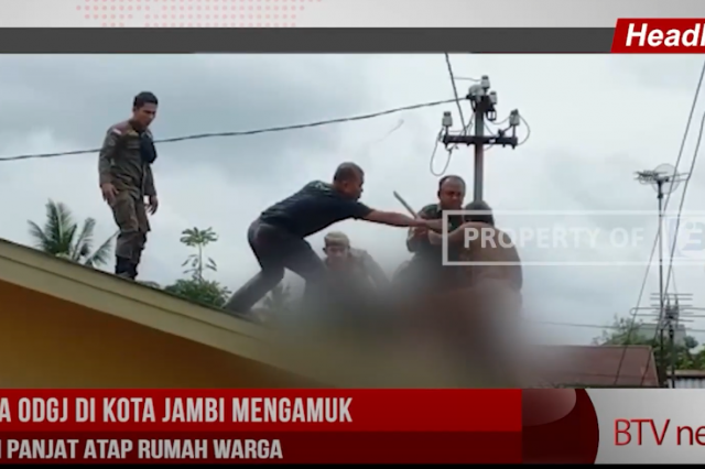 PRIA ODGJ DI KOTA JAMBI MENGAMUK DAN PANJAT ATAP RUMAH WARGA