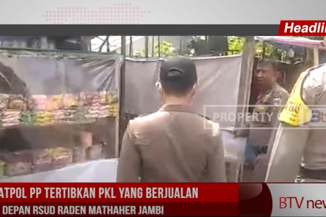 SATPOL PP TERTIBKAN PKL YANG BERJUALAN DI DEPAN RSUD RADEN MATHAHER JAMBI