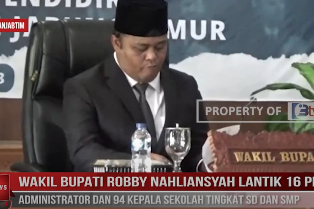 WAKIL BUPATI ROBBY NAHLIANSYA LANTIK 16 PEJABAT ADMINISTRATOR DAN 94 KEPALA SEKOLAH TINGKAT SD & SMP