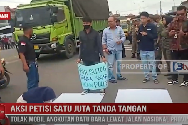 AKSI PETISI SATU JUTA TANDA TANGAN TOLAK MOBIL ANGKUTAN BATU BARA LEWAT JALAN NASIONAL PROV JAMBI