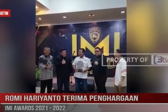 ROMI HARIYANTO TERIMA PENGHARGAAN IMI AWARDS 2021 - 2022