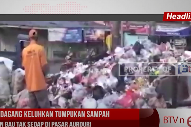 PEDAGANG KELUHKAN TUMPUKAN SAMPAH DAN BAU TAK SEDAP DI PASAR AURDURI