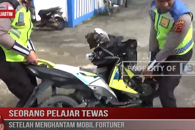 SEORANG PELAJAR TEWAS SETELAH MENGHANTAM MOBIL FORTUNER