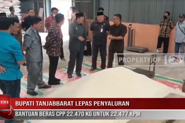 BUPATI TANJABBARAT LEPAS PENYALURAN BANTUAN BERAS CPP 22.470 KG UNTUK 22.477 KPM