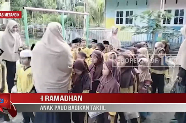 BERKAH RAMADHAN, PULUHAN ANAK PAUD BAGIKAN TAKJIL