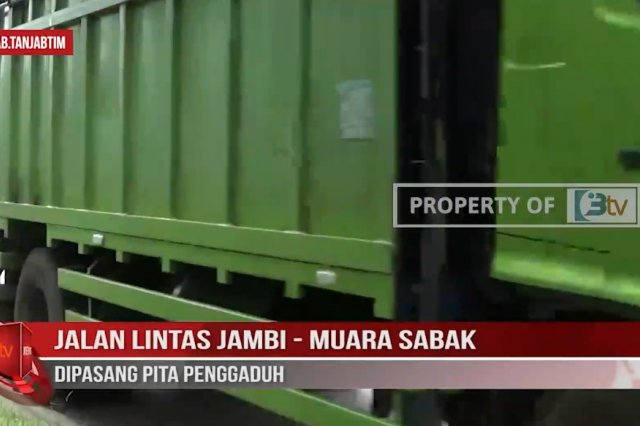 JALAN LINTAS JAMBI MUARA SABAK DIPASANG PITA PENGGADUH