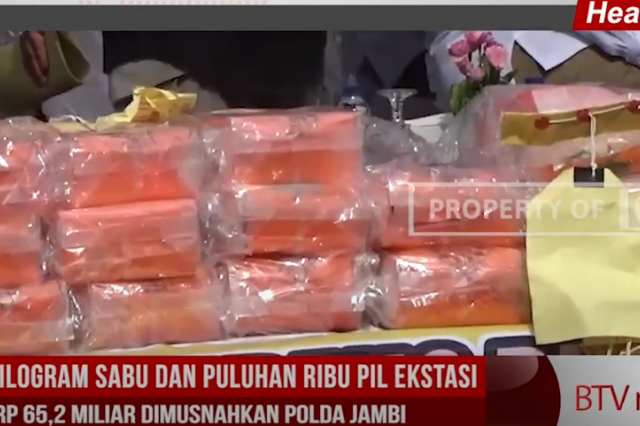 45,38 KILOGRAM SABU DAN PULUHAN RIBU PIL EKSTASI SENILAI RP 65,2 MILIAR DIMUSNAHKAN POLDA JAMBI