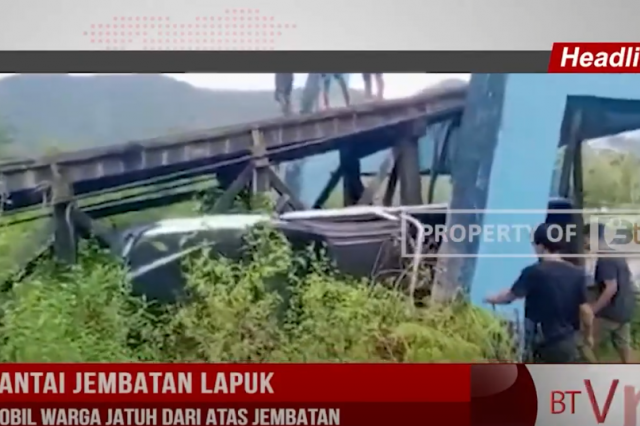 LANTAI JEMBATAN LAPUK, MOBIL WARGA JATUH DARI ATAS JEMBATAN