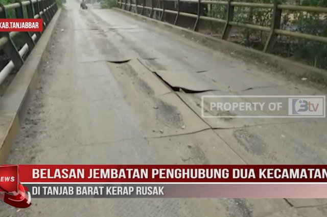 BELASAN JEMBATAN PENGHUBUNG DUA KECAMATAN DI TANJAB BARAT KERAP RUSAK