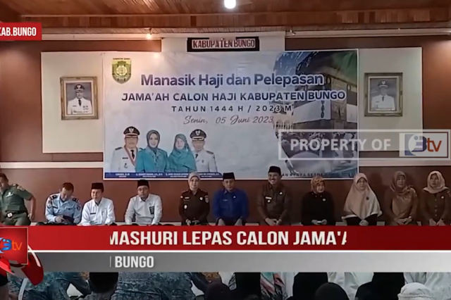 BUPATI MASHURI LEPAS CALON JAMA'AH HAJI KABUPATEN BUNGO