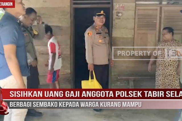 SISIHKAN UANG GAJI ANGGOTA POLSEK TABIR SELATAN BERBAGI SEMBAKO KEPADA WARGA KURANG MAMPU