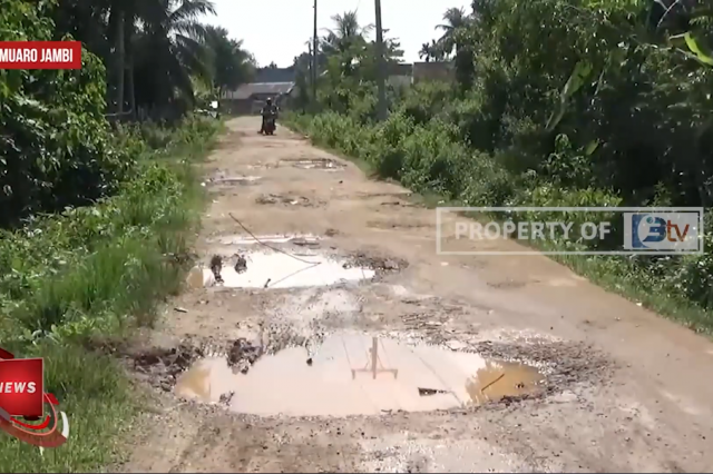 JALAN BETON HANCUR, POTONGAN BESI BEHEL MUNCUL KELUAR