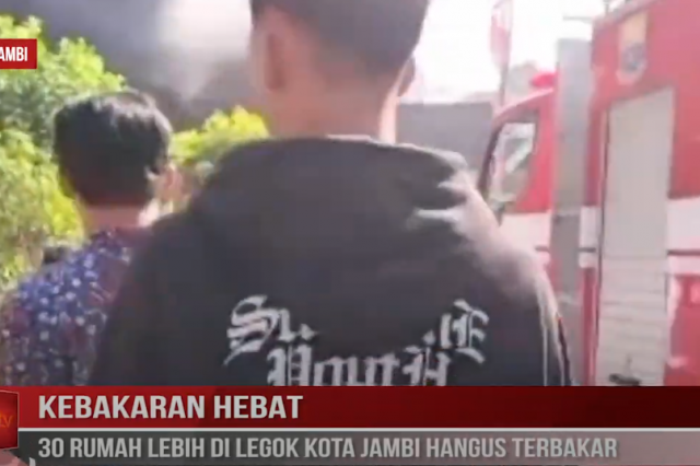 KEBAKARAN HEBAT, 30 RUMAH LEBIH DI LEGOK KOTA JAMBI HANGUS TERBAKAR