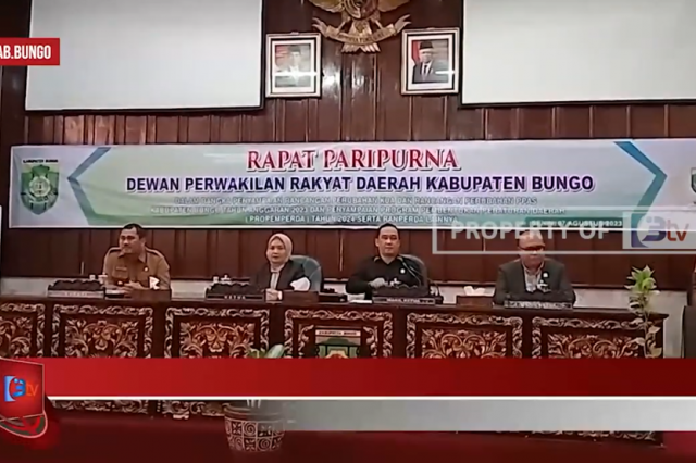 RAPAT PARIPURNA PENYAMPAIAN RANCANGAN PERUBAHAN KUA DAN RANCANGAN PERUBAHAN PPAS