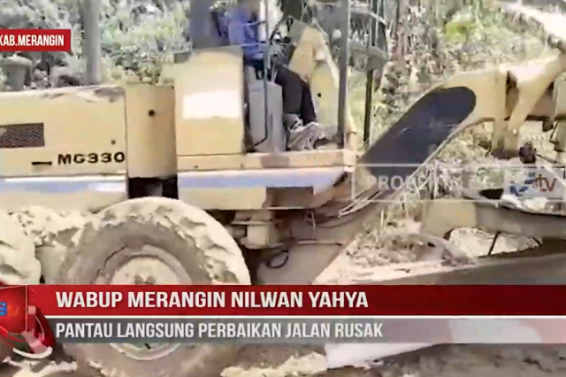 WABUP MERANGIN NILWAN YAHYA PANTAU LANGSUNG PERBAIKAN JALAN RUSAK