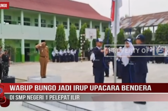 WABUP BUNGO JADI IRUP UPACARA BENDERA DI SMP NEGERI 1 PELEPAT ILIR