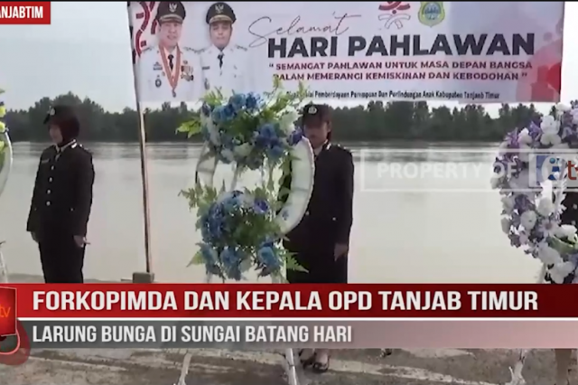 FORKOPIMDA DAN KEPALA OPD TANJAB TIMUR LARUNG BUNGA DI SUNGAI BATANG HARI