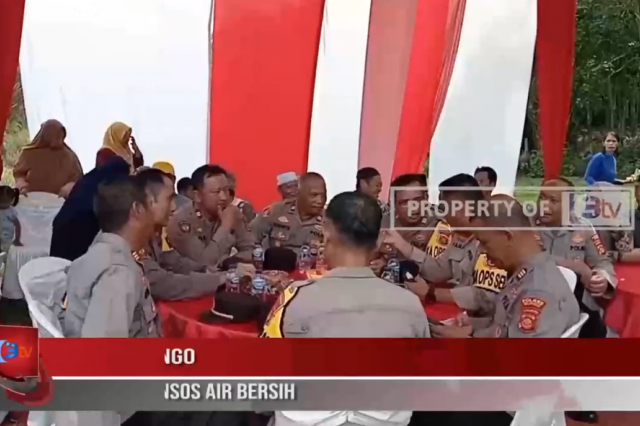 POLSEK BUNGO BERIKAN BANSOS AIR BERSIH