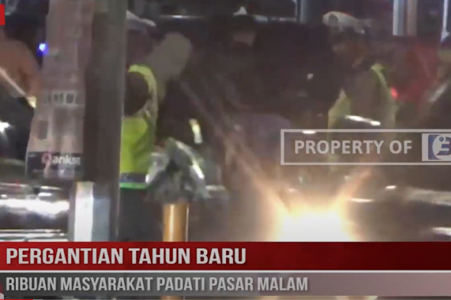 PERGANTIAN TAHUN BARU RIBUAN MASYARAKAT PADATI PASAR MALAM