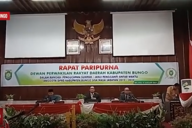 WABUP BUNGO HADIRI PENGAMBILAN SUMPAH JABATAN ANGGOTA DPRD BUNGO SISA MASA JABATAN 2019 – 2024