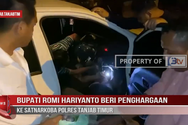 BUPATI ROMI HARIYANTO BERI PENGHARGAAN KE SATNARKOBA POLRES TANJAB TIMUR