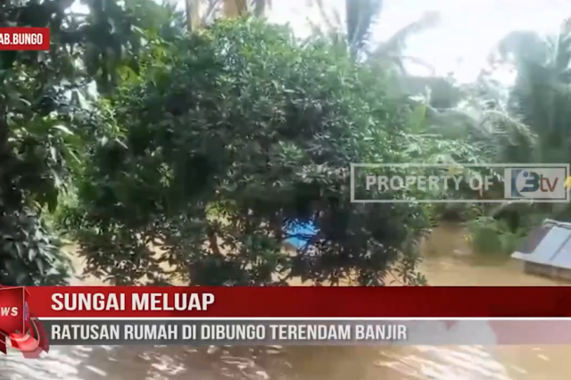 SUNGAI MELUAP, RATUSAN RUMAH DI DIBUNGO TERENDAM BANJIR