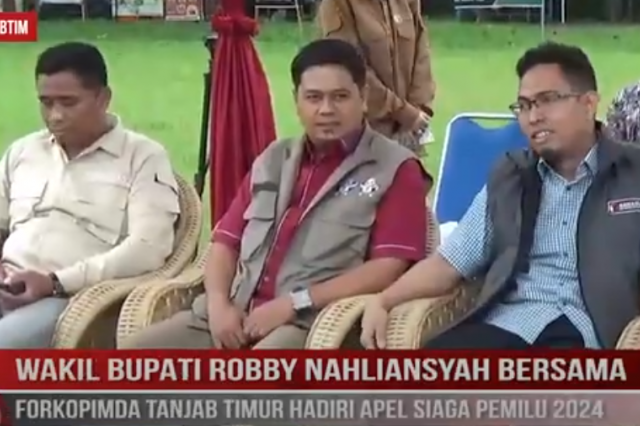 WAKIL BUPATI ROBBY NAHLIANSYAH BERSAMA FORKOPIMDA TANJAB TIMUR HADIRI APEL SIAGA PEMILU 2024