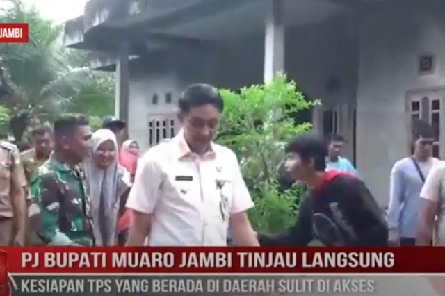 PJ BUPATI MUARO JAMBI TINJAU LANGSUNG KESIAPAN TPS YANG BERADA DI DAERAH SULIT DI AKSES