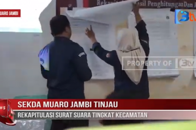 SEKDA MUARO JAMBI TINJAU REKAPITULASI SURAT SUARA TINGKAT KECAMATAN