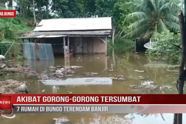 AKIBAT GORONG GORONG TERSUMBAT, 7 RUMAH DI BUNGO TERENDAM BANJIR