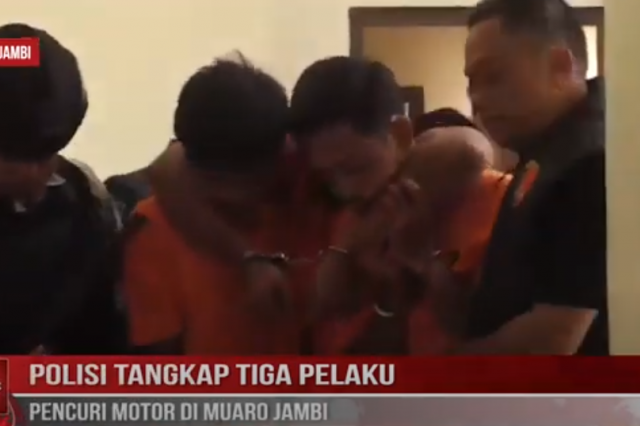 POLISI TANGKAP TIGA PELAKU PENCURI MOTOR DI MUARO JAMBI