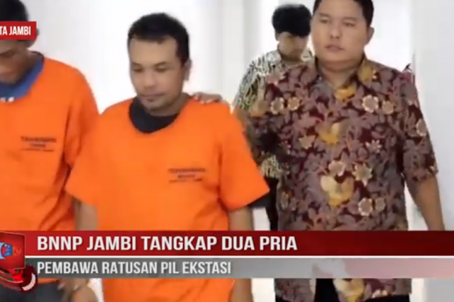 BNNP JAMBI TANGKAP DUA PRIA PEMBAWA RATUSAN PIL EKSTASI