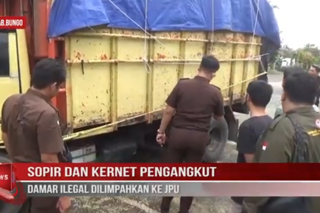 SOPIR DAN KERNET PENGANGKUT DAMAR ILEGAL DILIMPAHKAN KE JPU