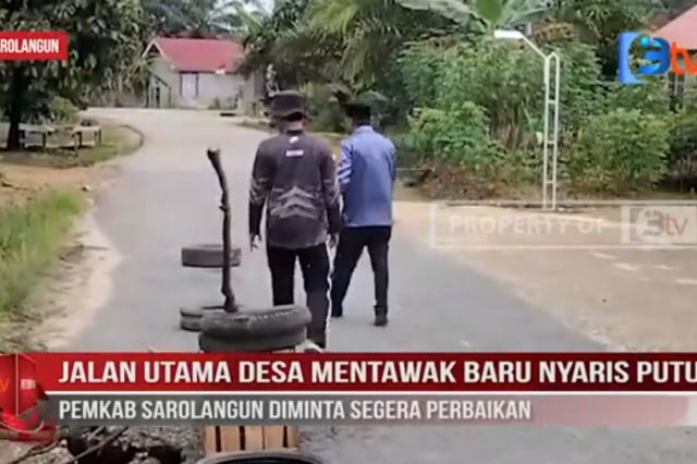 JALAN UTAMA DESA MENTAWAK BARU NYARIS PUTUS, PEMKAB SAROLANGUN DIMINTA SEGERA PERBAIKAN